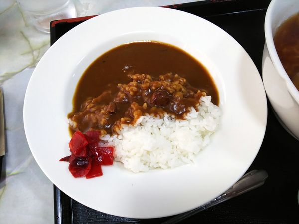 「手打ち中華そばとおぐらのカレーのカレーセット　750円」@小倉食堂の写真