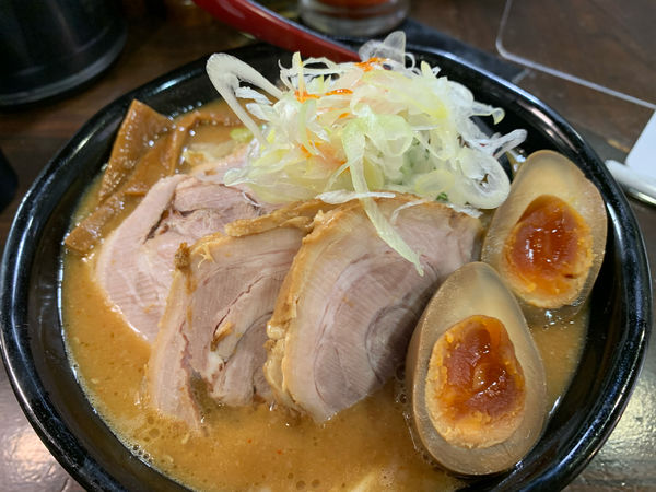 「味玉辛味噌チャーシュー麺」@麺処 花田 池袋店の写真