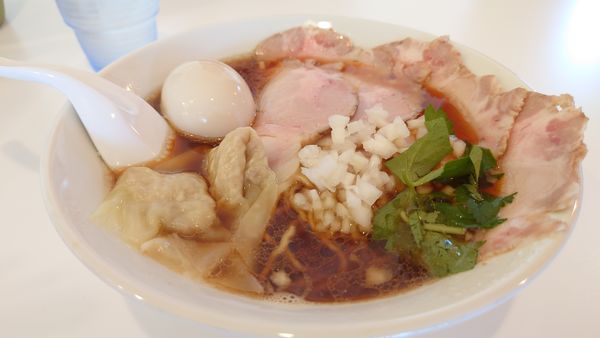「チャーシュー麺　カタメたまご　細麺」@中華そば専門店 一六食堂の写真