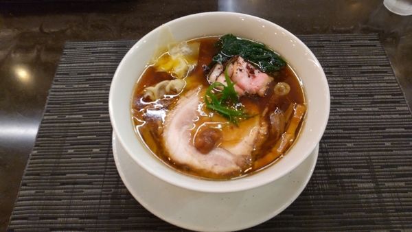 「醤油雲吞麺」@MENSHOの写真