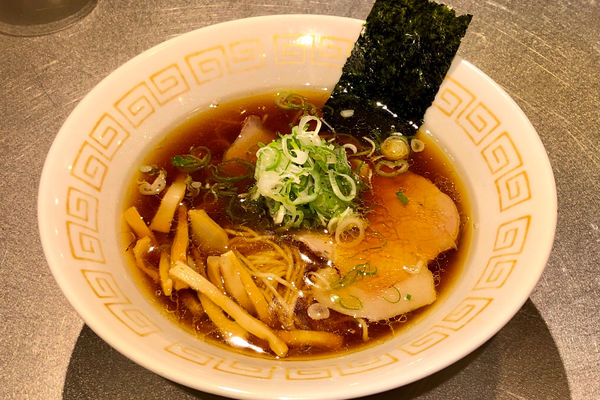 「追い節中華そば黒だし800円+スパイスカレー350円」@麺や くろえもんの写真