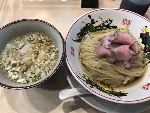 「昆布水つけワンタン（肉2個,海老2個入り）」@つけめん金龍の写真