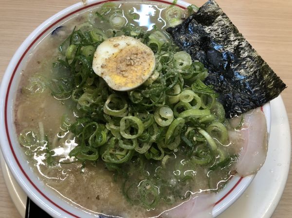 「ネギ淡口豚骨ラーメン＋特製辛もやし＋辛い和え玉」@空ノ色 王子店の写真