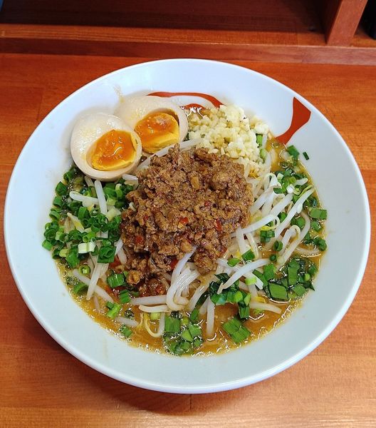「(裏) 味噌台湾なんちゃって二郎 800円＋味玉 100円」@らーめん・油そば 笑びすの写真