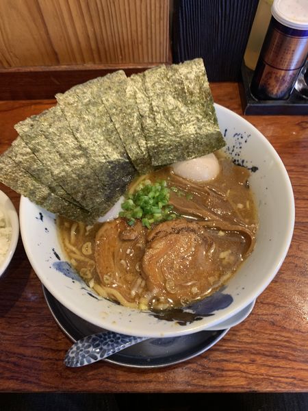 「三とん(醤油少しこってり)+味玉+パリパリ海苔+」@麺屋 ゆや軒の写真