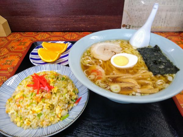 「ラーメン +ミニチャーハンセット 780円」@オニオン食堂の写真