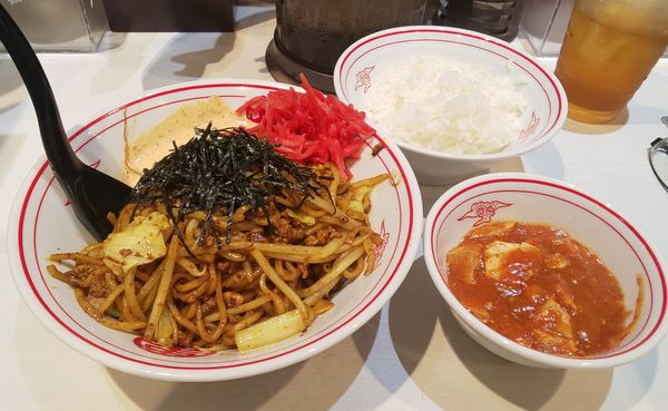 「イカリー焼きそば+定食」@蒙古タンメン 中本 御徒町店の写真
