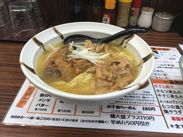 「塩もつそば牛すじトッピング」@もつの屋の写真