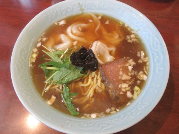 「ワンタンメン（680円）」@餃子のハルピンの写真