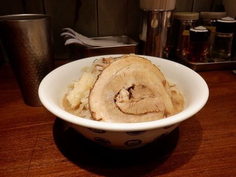 「雷そば　ミニ（１５０ｇ）」@ラーメン 雷 東京本丸店の写真
