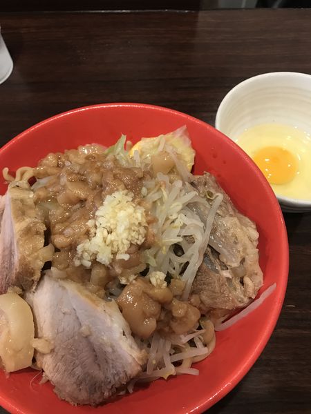 「冷やし中華、ヤサイ、ニンニク、アブラ、豚バラ軟骨、生卵」@ピコピコポンの写真