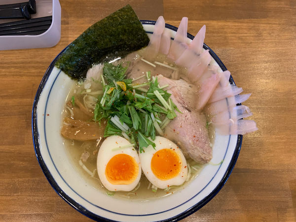 「ゆず塩らーめん　※半熟味玉、岩下の新生姜トッピング」@らーめん 仙松の写真