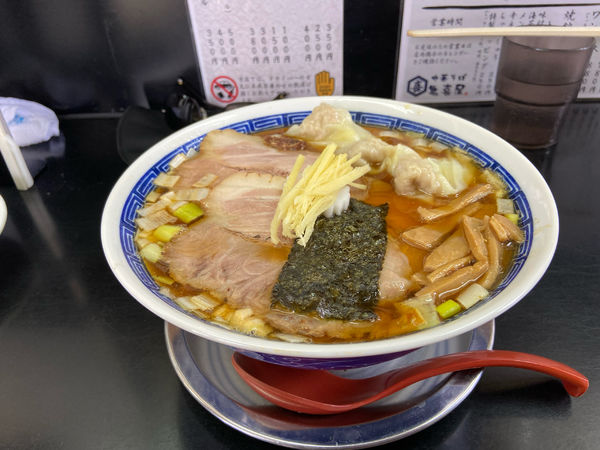 「ワンタン麺中＋チャーシュー」@中華そば 亀喜屋の写真