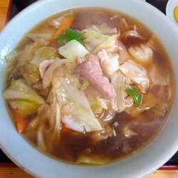 広東麺 680円  ぎょうざ 320円