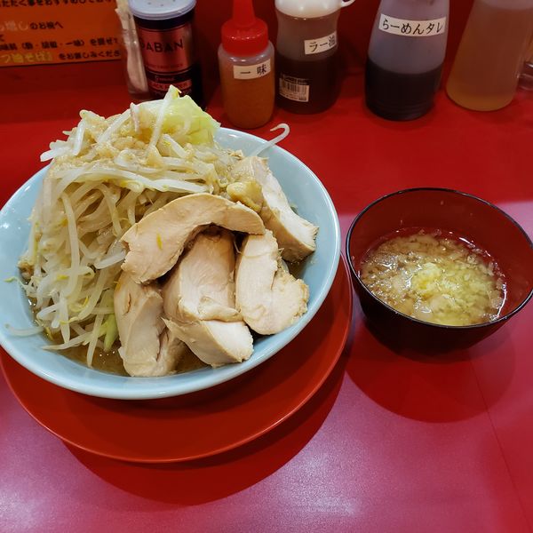 「ラーメン(小)＋鶏増し＋アブラ増し(生姜入り)」@自家製麺 酉の写真