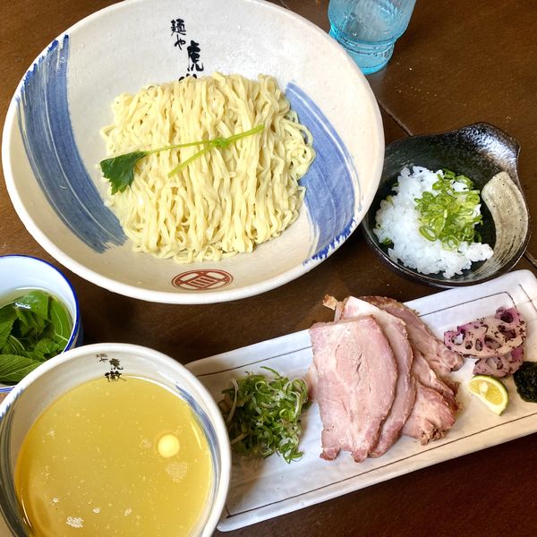 「【夏季限定】薬涼潮つけ麺（大盛）＋窯焼きチャーシュー」@麺や 虎徹の写真