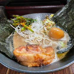 鬼壺ニラ豚骨ラーメン