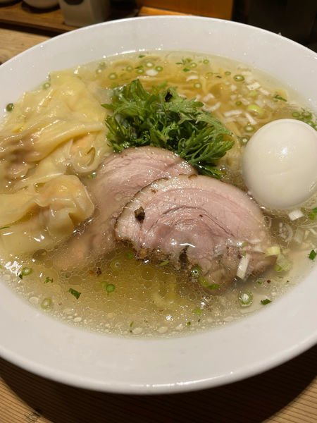 「海老ワンタン塩ラーメン＋塩卵＋餃子」@横濱元町 本丸亭 横浜店の写真