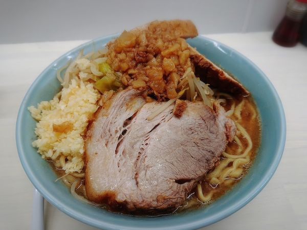 「豚ラーメン  麺増し500g」@俺の生きる道 柏店の写真