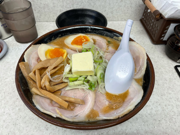 「味噌チャーシュー麺味玉バタートッピング」@こってりらーめん なりたけ 津田沼店の写真