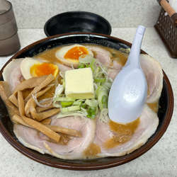 味噌チャーシュー麺味玉バタートッピング