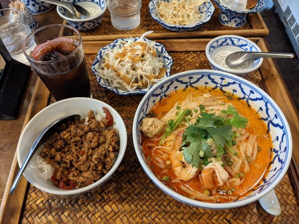 「トムヤムクンラーメン（半ガパオライスセット）」@MALITHAIの写真