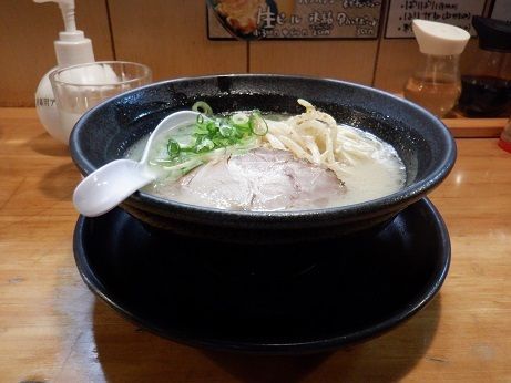 「らーめん」@九州ラーメン 博多吉もんの写真
