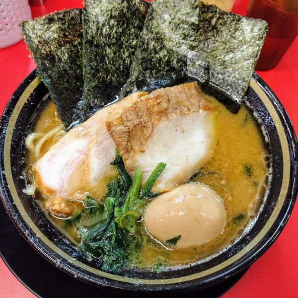 「ラーメン､味玉､トントロ､豚バラ」@IEKEI_TOKYO 王道家直系の写真