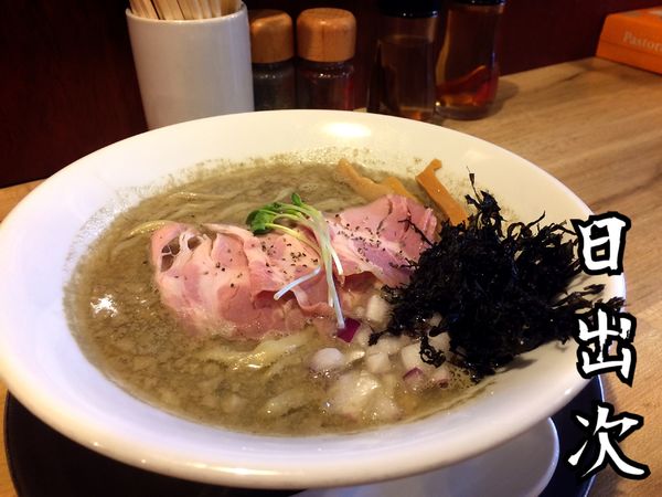 「背脂煮干(中太平打麺)¥900」@麺屋 日出次の写真
