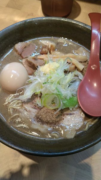 「でら煮干しラーメン　味玉トッピング」@にぼしらーめん88の写真