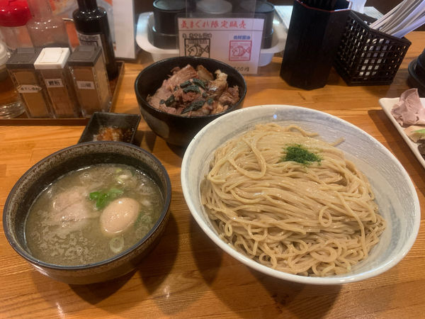 「カマスと背黒の煮干しつけそばと肉丼」@麺屋 ひな多の写真