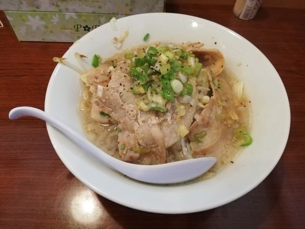 「ネギ塩豚カルビラーメン　限定」@メガガンジャの写真