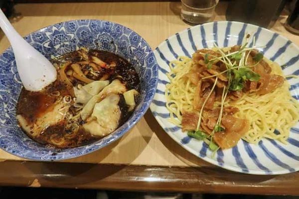 「つけ麺　650円にワンタントッピング　100円X2」@肉厚わんたん麺と手作り焼売 ら麺亭 浅草支店の写真