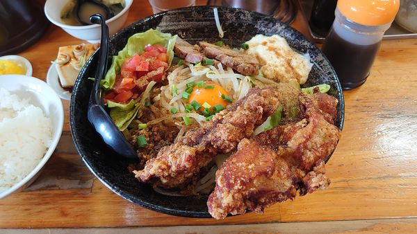 「二代目蝦夷流まぜそば 1050円 + 半ライス 160円」@味勝負 二代目 蝦夷の写真