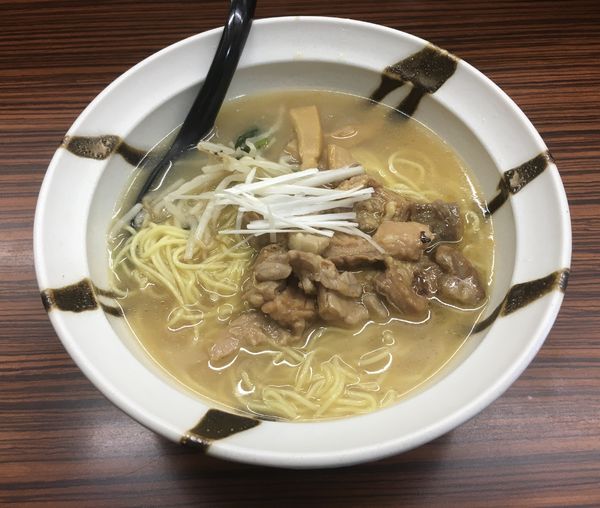 「塩もつそば(790¥)」@もつの屋の写真