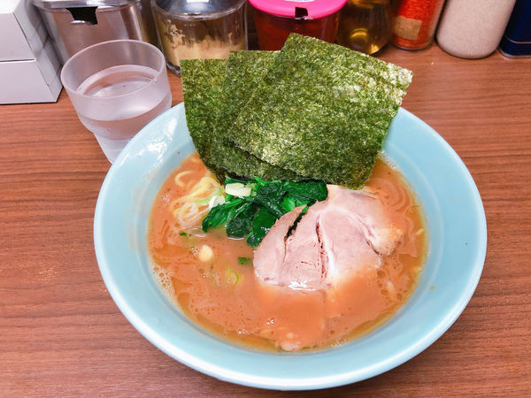 「ラーメン　固濃多　麺半分」@横浜家系 侍 渋谷店の写真