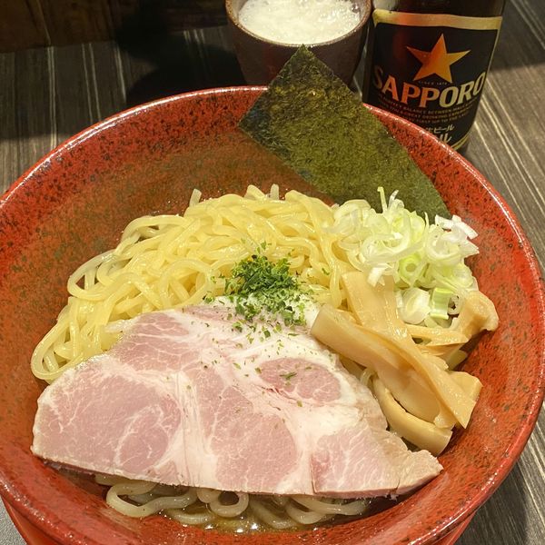「にぼしの油そば 1.5玉＋瓶ビール」@らーめん屋本舗 麺龍 仙台駅前店の写真