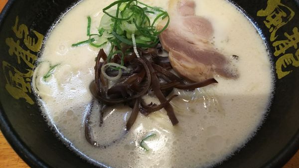 「とんこつラーメン(650円)」@博多風龍 高田馬場店の写真