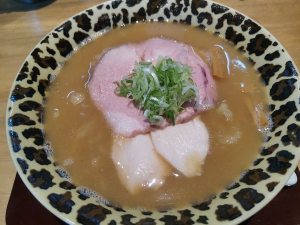 「ν節白湯そば」@らぁ麺おかむらの写真