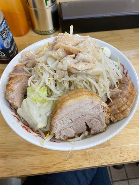 「小ブタ2枚+うずら卵（ヤサイアブラカラカラニンニクちょっと）」@ラーメン 登良治郎の写真