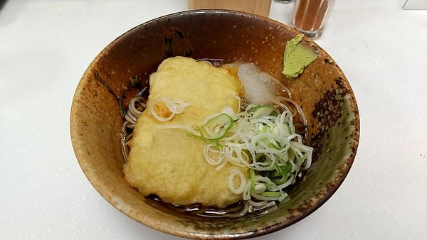「冷やし鶏天そば（５２０円）」@えきめんや 京急川崎店の写真