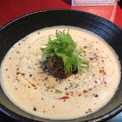 濃厚胡麻坦々麺