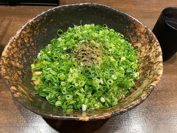 「大盛り　1辛　ネギ盛りトッピング」@汁なし担担麺専門 キング軒 大阪梅田店の写真