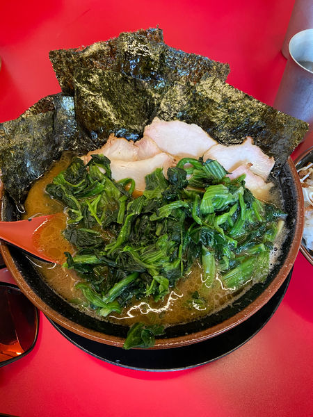 「チャーシューメン5枚中盛　海苔　青菜　固め多め」@柏 王道家の写真