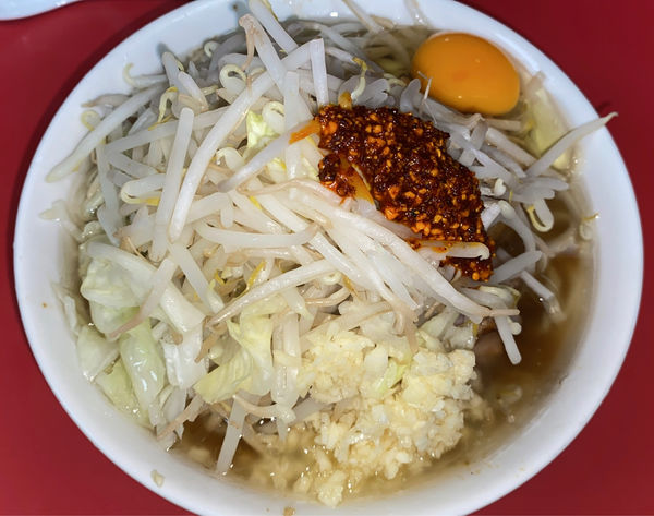 「小豚 玉子x2 ヤサイ ニンニク ラー油」@ラーメン二郎 千住大橋駅前店の写真