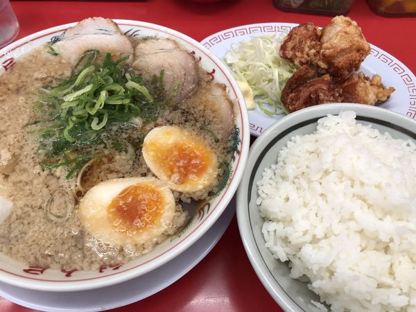 「特製醤油ラーメン油揚げ多め唐揚げ定食ご飯大盛」@ラーメン魁力屋 五反田店の写真