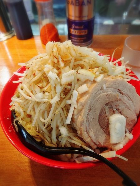 「豚ラーメン 野菜マシマシアブラマシニンニクありネギあり」@麺屋 もりのの写真
