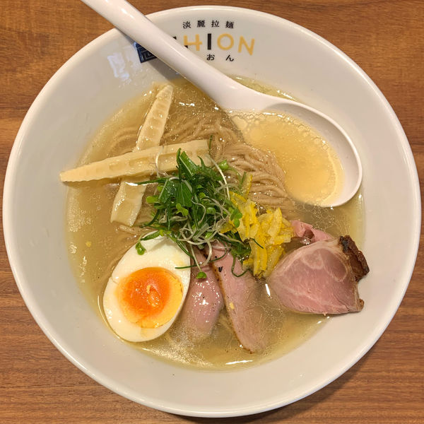 「土佐ゆず塩らーめん（全粒粉麺 焼豚 合鴨肉）」@淡麗拉麺 志おん-shion-の写真