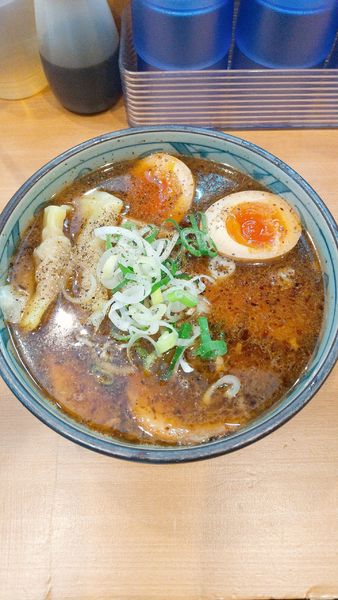 「醤油特選ラーメン」@焦がしネギらーめん 葱次郎 大宮東口店の写真