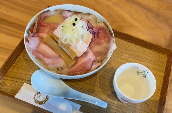 「肉花巻白湯」@自家製麺と定食 弦乃月の写真